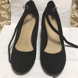 Black Suede Shoes w/ankle strap. Size 11.